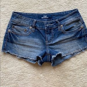 Jean shorts cut-off